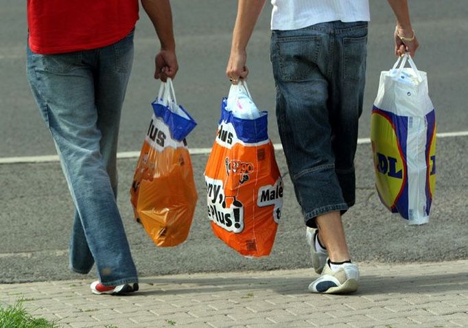 Odpolední provoz obchodu Plus v Mostě půlhodinová protestní akce téměř neovlivnila.