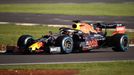 Nový monopost formule 1 Aston Martin Red Bull Racing RB16 pro sezonu 2020 při slavnostním představení v Silverstonu.