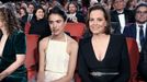 Margaret Qualleyová a Sigourney Weaverová v sále při slavnostním zahájení Berlinale.
