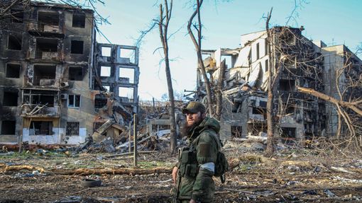 Čečenský voják během bojů o Mariupol, 15. dubna 2022.
