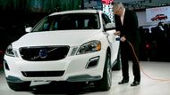 Volvo XC-60 je také ze zásuvky dobíjecím hybridem a také zatím jde pouze o koncept