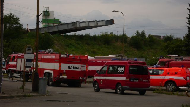 Vlak EuroCity narazil u Studénky do mostu