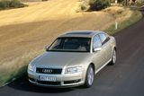 Audi A8 (2003). Výkon motoru: 334 k. Najeto: 275 000 Km. Cena: 132 000 Kč (jde o vyvolávací cenu v aukci)