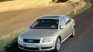 Audi A8 (2003). Výkon motoru: 334 k. Najeto: 275 000 Km. Cena: 132 000 Kč (jde o vyvolávací cenu v aukci)