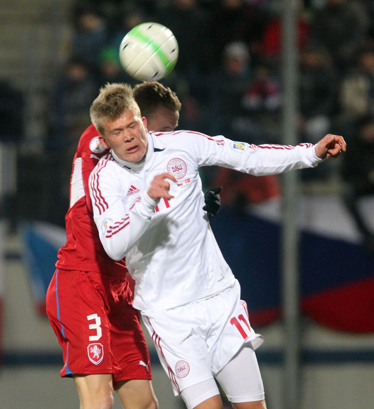 Fotbal, Česko - Dánsko: Michal Kadlec - Andreas Cornelius