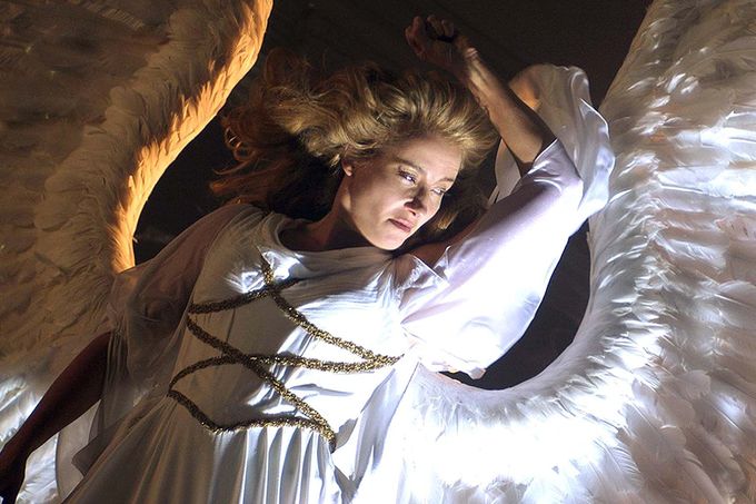 Emma Thompson si zahrála v televizní adaptaci hry Tonyho Kushnera Andělé v Americe, kterou uvedla v roce 2003 stanice HBO.
