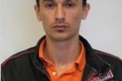 Cizinec pobodal ve Znojmě dva muže. Hledá ho policie