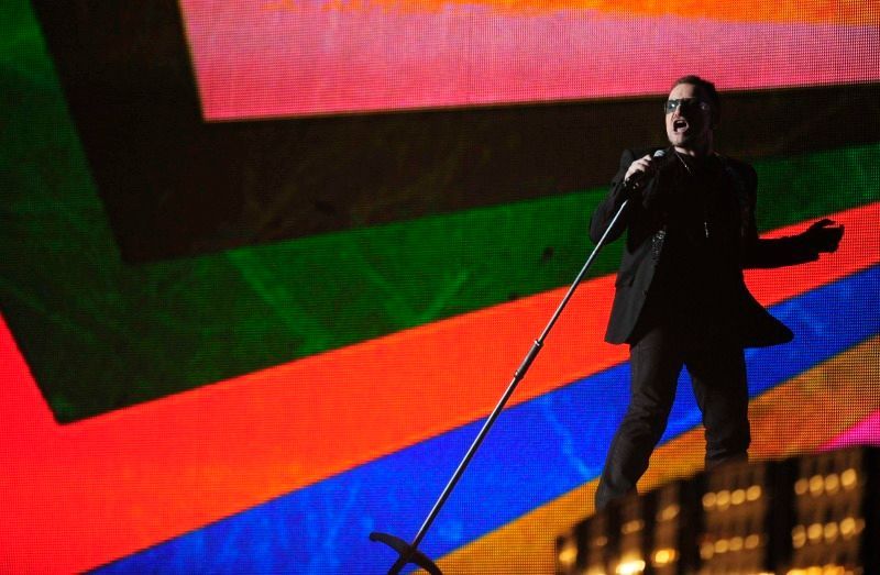 U2 s vervou propagují novou desku