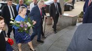 Miloš Zeman příjíždí před začátkem sčítání.