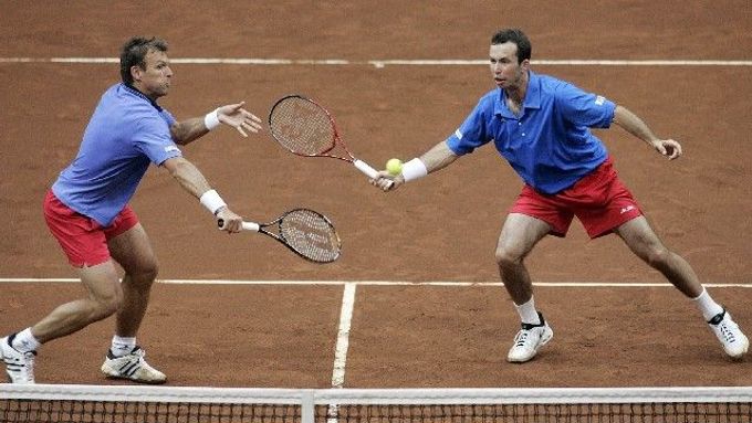 Čeští tenisté nezvládli čtyřhru a s Ruskem prohrávají