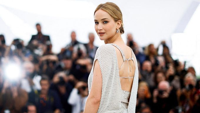 Oscarová herečka Jennifer Lawrence uvedla na festivalu v Cannes dokument o třech Afghánkách.
