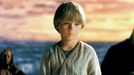 Jake Lloyd jako Anakin Skywalker.