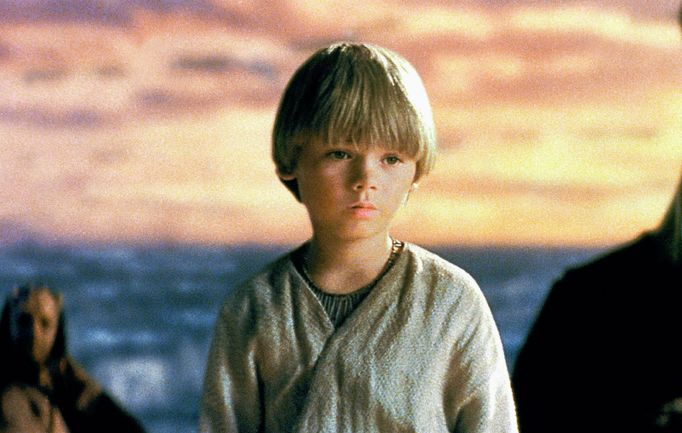 Jake Lloyd jako Anakin Skywalker.