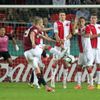 Fotbalista pražské Sparty Jiří Jarošík se snaží prostřelit slávistickou zeď v utkání 9. kola Gambrinus ligy 2012/13 se Spartou.