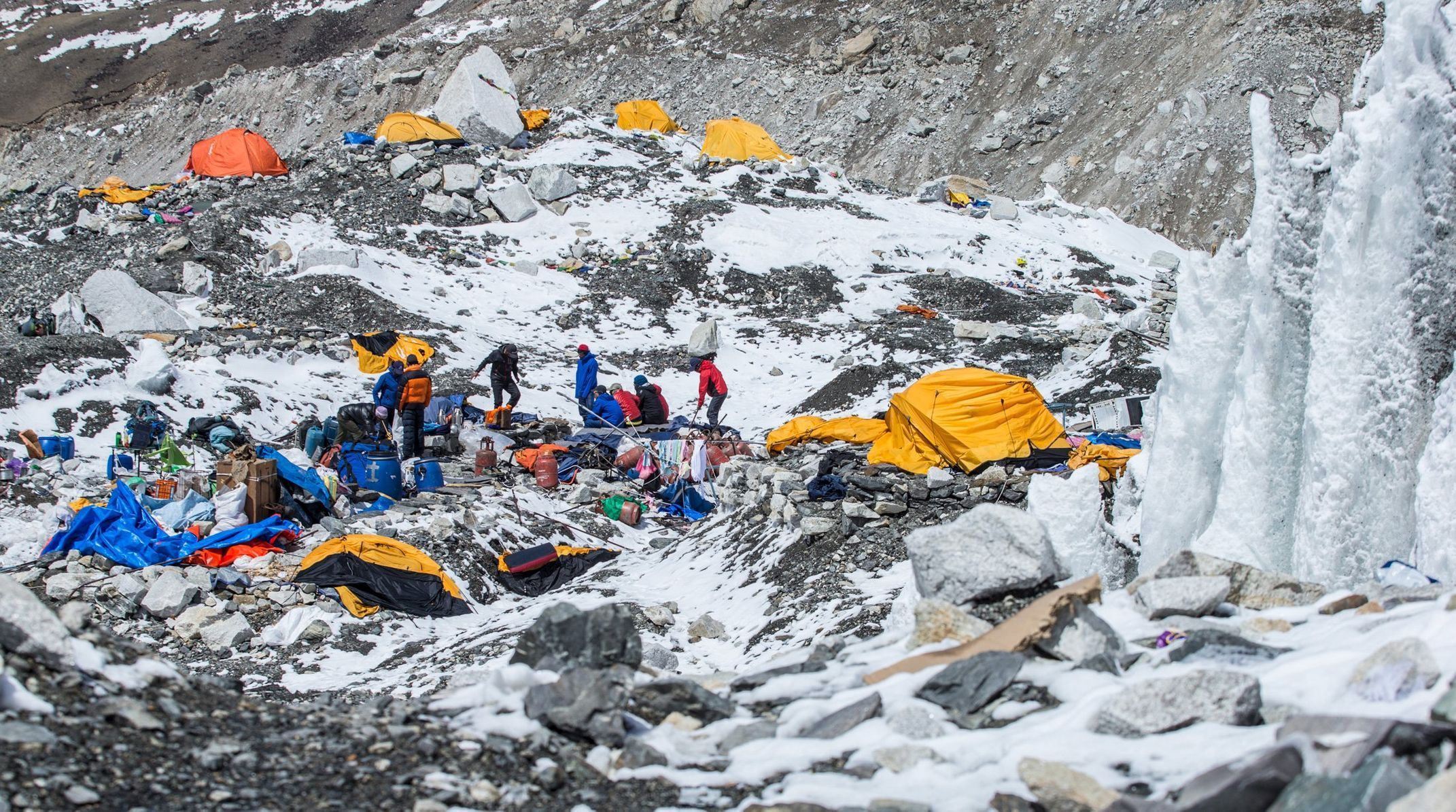 Nepál - zemětřesení - Mount Everest - základní tábor