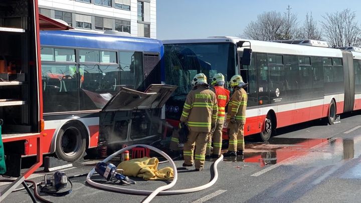 U pražského letiště se srazily dva autobusy