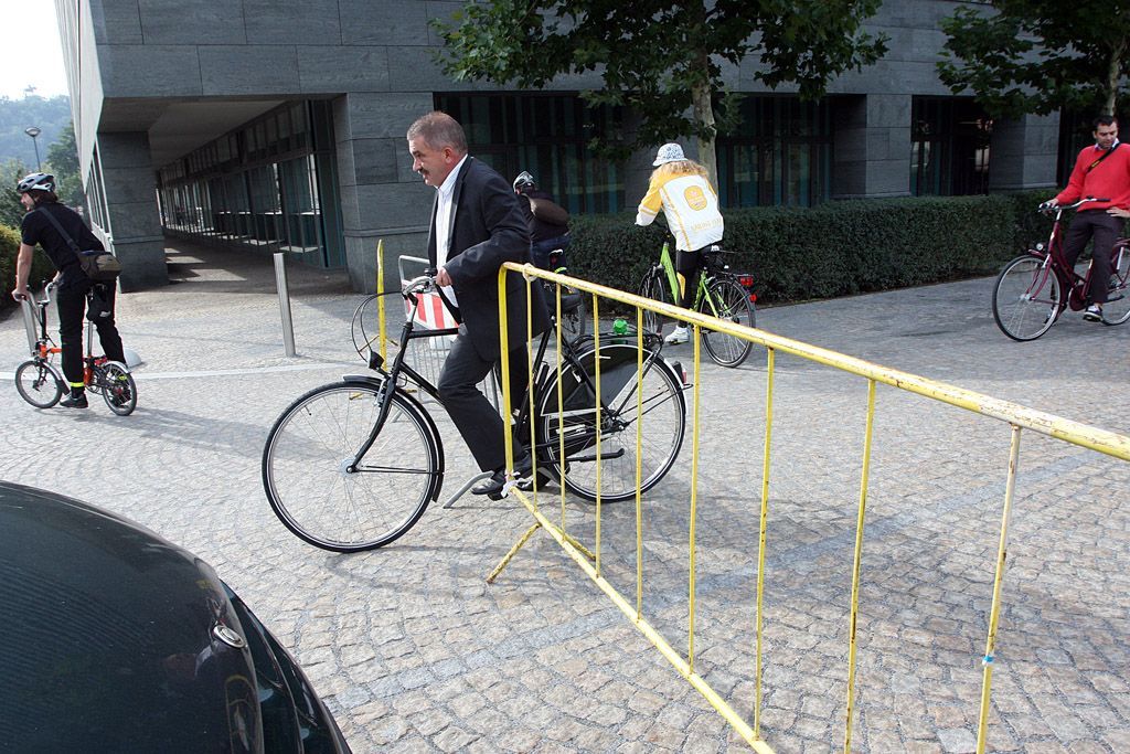 Náměstek ministra na kole