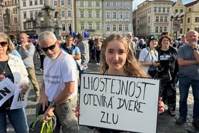 "Rusko tady nechceme!" V Praze se koná akce s názvem Zabraňme vládě extremistů