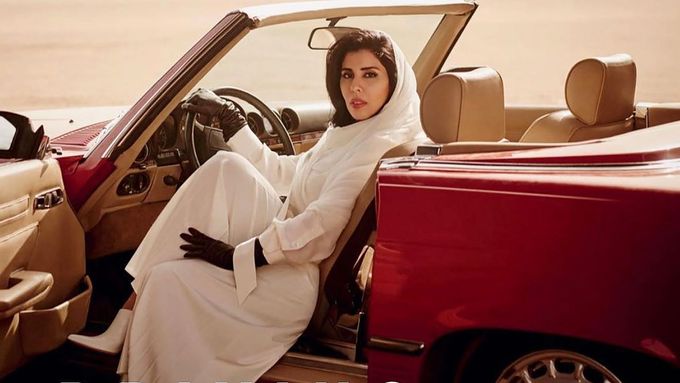 Červnová obálka Vogue Arabia.