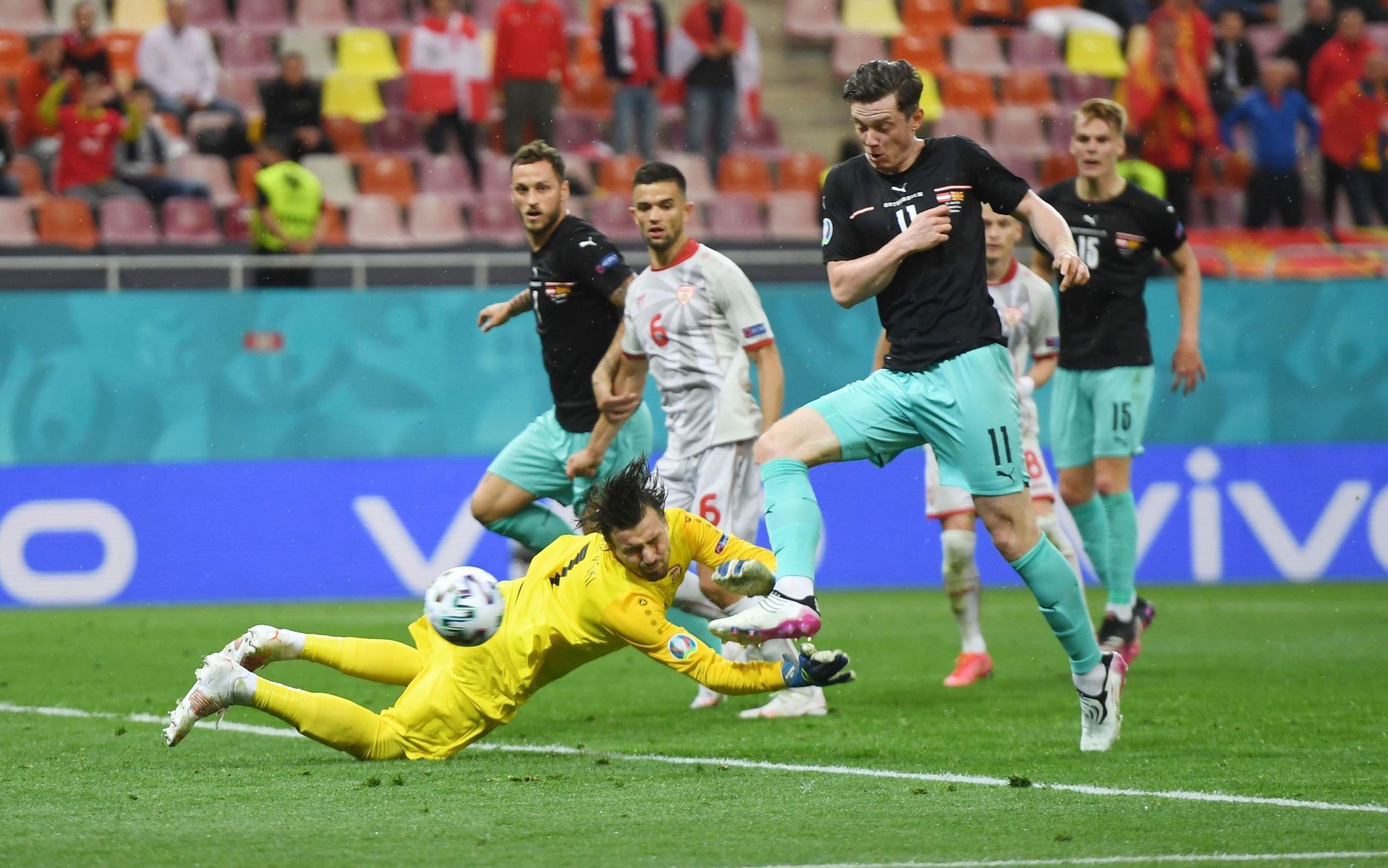 fotbal, ME 2020, Euro 2020, Rakousko - Severní Makedonie, Michael Gregoritsch střílí vítězný gól