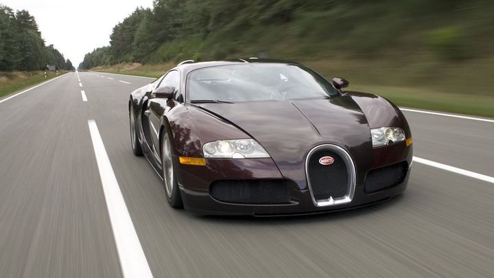 Před patnácti lety padla hranice 400 km/h. Bugatti Veyron vzniklo při jízdě vlakem