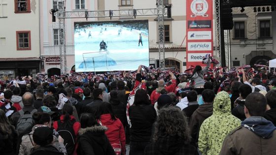 OBRAZEM Pardubice slavily titul, pohár zase trpěl