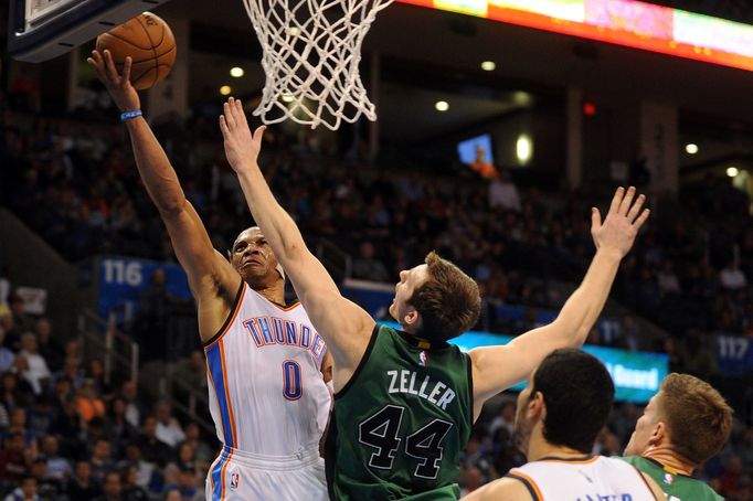 Russel Westbrook z Oklahomy. Dotáhne svůj tým do play off?