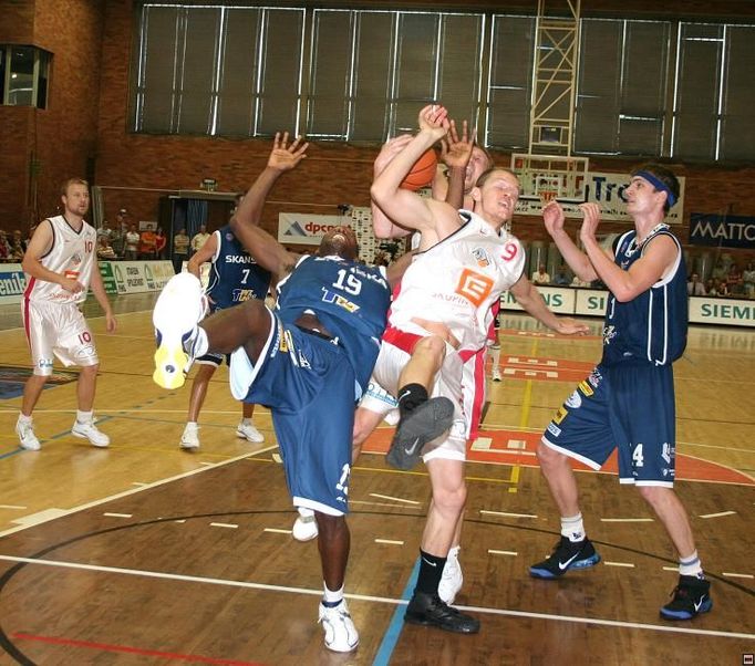 Basketbalisté Nymburka - ilustrační foto.