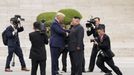 Trump a Kim se setkali v demilitarizovaném pásmu