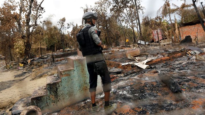 "Řekli nám, ať střílíme i děti." Myanmarští vojáci se přiznali k masakrům Rohingů
