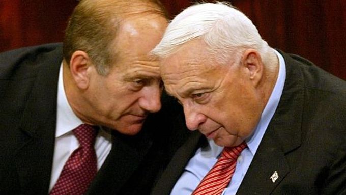 Zvládne Ehud Olmert (vlevo) vyhrát straně Kadima vyhrát volby i bez Ariela Šarona?