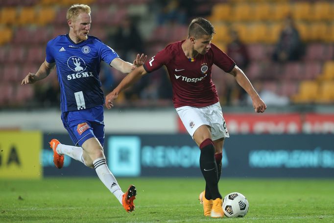 Adam Hložek (vpravo) v zápase 2. kola F:L Sparta - Olomouc