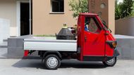 Piaggio Ape se v mnoha generacích objevuje prakticky v každém italském městě, loni ale jeho evropská výroba skončila. Tris působí trochu jako jeho duchovní nástupce.