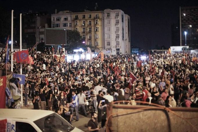 Demonstrace na istanbulském náměstí Taksím očima tureckého fotografa