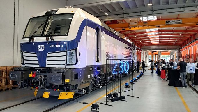 Lokomotiva Siemens Vectron schopná jet rychlostí až 230 km/h. Praha, 8. září 2025.