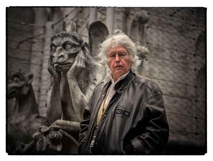 Režisér filmu Jean-Jacques Annaud.