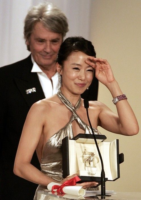 Jeon Do-yeon byla oceněna jako nejlepší herečka za roli v jihokorejském snímku Skrytý sluneční svit