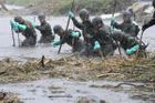 Záplavy na japonském ostrově Kjúšú usmrtily nejméně dvacet pět lidí. Další se pohřešují