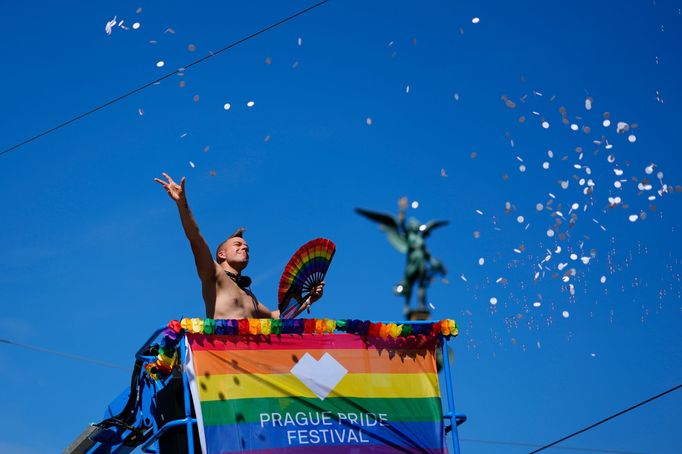 Snímek ze sobotního duhového průvodu festivalu Prague Pride.