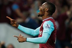 West Ham okořenil loučení se stadionem pokořením Manchesteru United