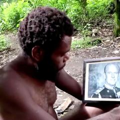 Domorodci na ostrově Vanuatu oplakávají prince Philipa