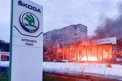 Autosalon Škoda v troskách. Rusové v Záporoží opět útočili na civilní objekty