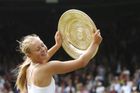Brzy ale začala pořádně shánět peníze sama, v pouhých 17 letech ovládla prestižní Wimbledon.