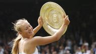 Brzy ale začala pořádně shánět peníze sama, v pouhých 17 letech ovládla prestižní Wimbledon.