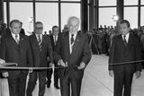 Se stavbou se začalo v roce 1976, dokončena byla těsně před koncem roku 1980. 2. dubna 1981 přestřihl pásku Gustáv Husák, prezident a generální tajemník ÚV KSČ. Nejspíš to bylo v přímém přenosu, z budovy na nedaleké Kavčí hory vedla přímá televizní linka.