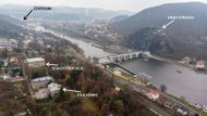 Hönigova vila stojí v Ústí nad Labem, asi šest kilometrů od centra města. Je sousedkou o něco většího Schichtova domu, který si nechal postavit významný průmyslník rakousko-uherské monarchie. Obě vily získal do správy Úřad pro zastupování státu ve věcech majetkových a jsou na prodej v aukci.