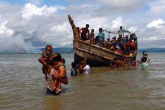 Rohingové dál masově prchají z Barmy. Do Bangladéše jich už uteklo 370 tisíc