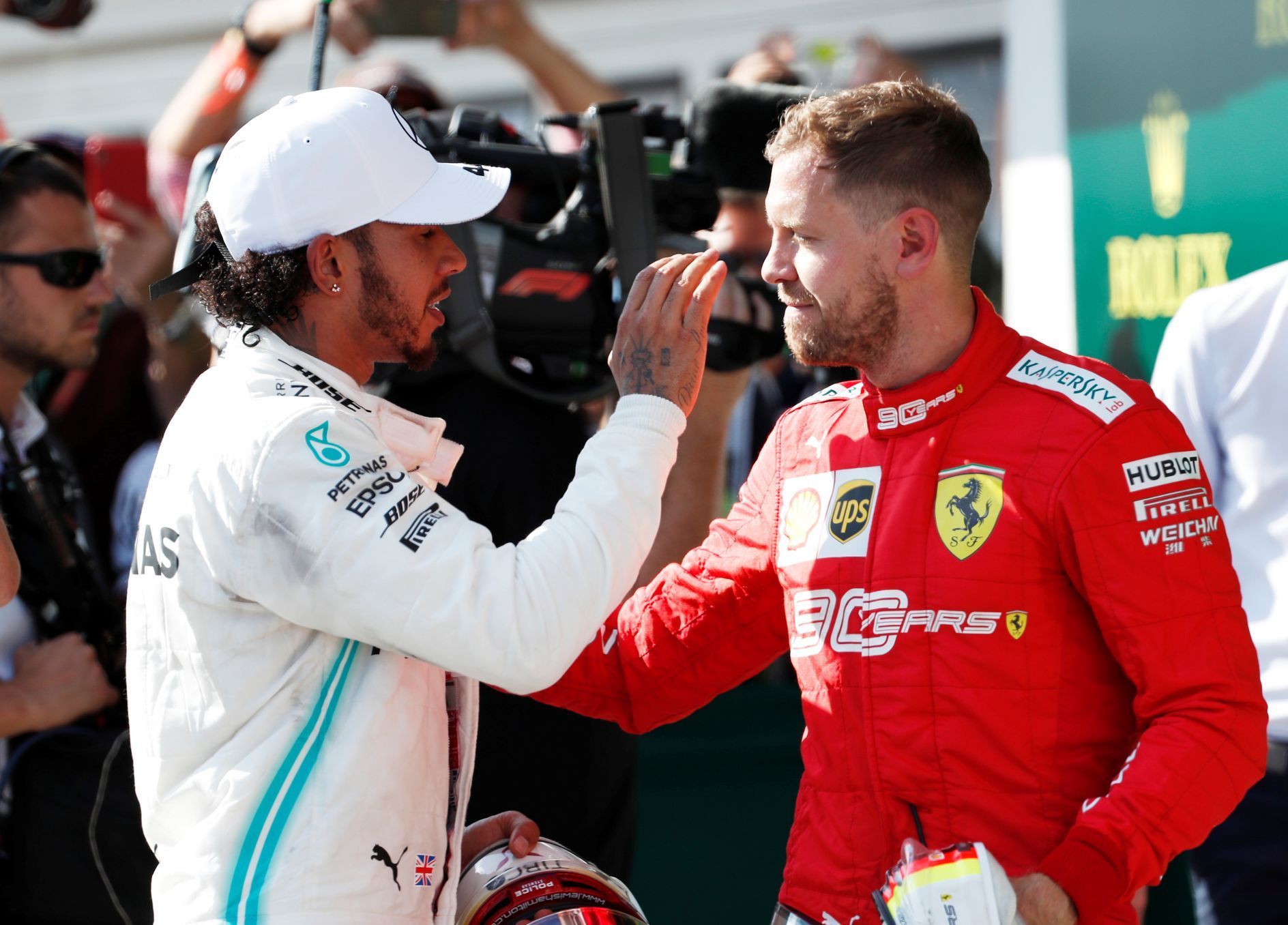 Lewis Hamilton a Sebastian Vettel slaví po Velké ceně Maďarska formule 1 2019