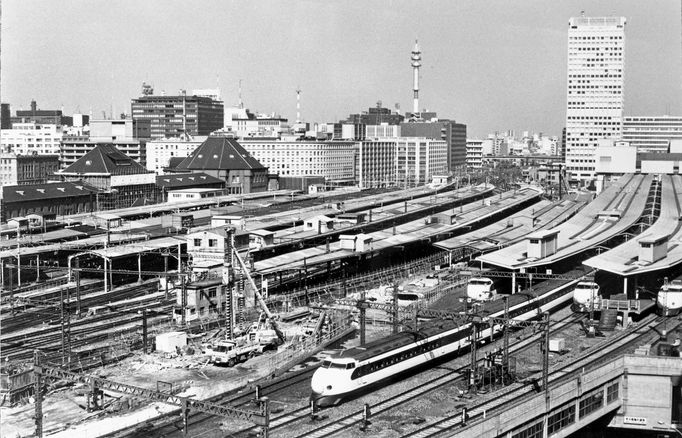 Shinkansen na tokijské stanici, 1. května 1974.