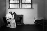 V prosinci 1983 navštívil Jan Pavel II. Agcu ve vězení.
